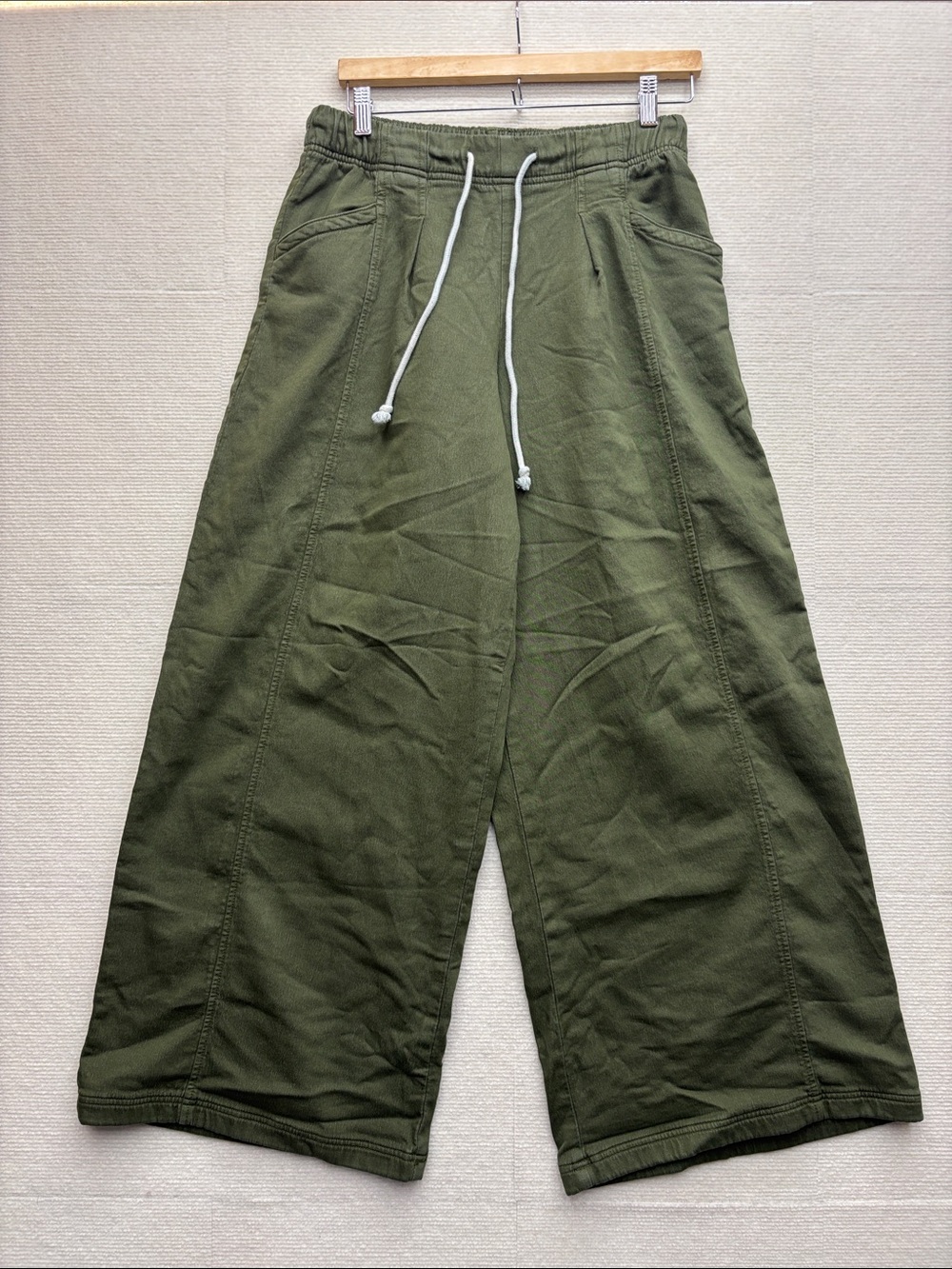Aerie medium Olive Green Wide-Leg Drawstring Pants